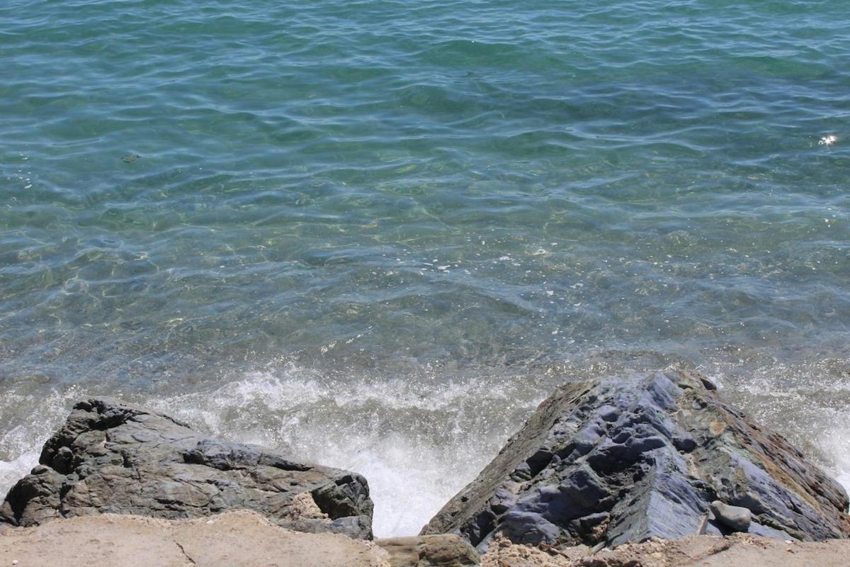 Bord de mer, pieds dans l'eau, vue panoramique Villa San-Nicolao Dış mekan fotoğraf