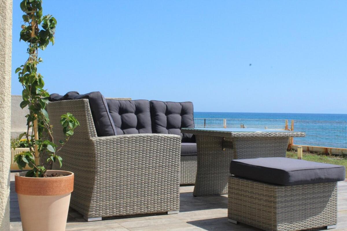 Bord de mer, pieds dans l'eau, vue panoramique Villa San-Nicolao Dış mekan fotoğraf